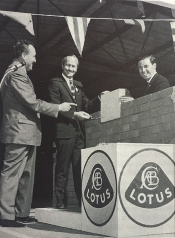Pose de la première pierre de la nouvelle usine Lotus à Hétel